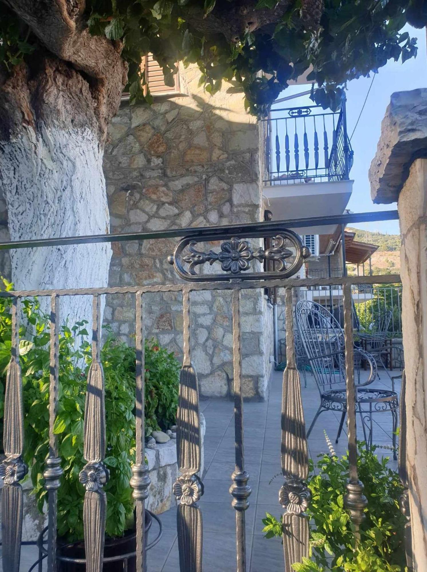 Villa View By The Castle Nafpaktos Exterior foto